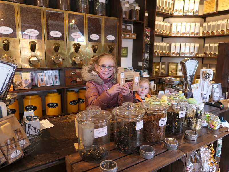 In den Biesenschuur kan je een zakje huisgemaakt snoep halen, lekker!