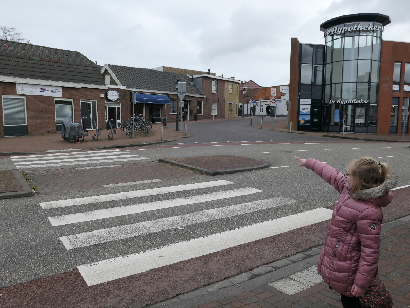 Aan de overkant zit In den Biesenschuur